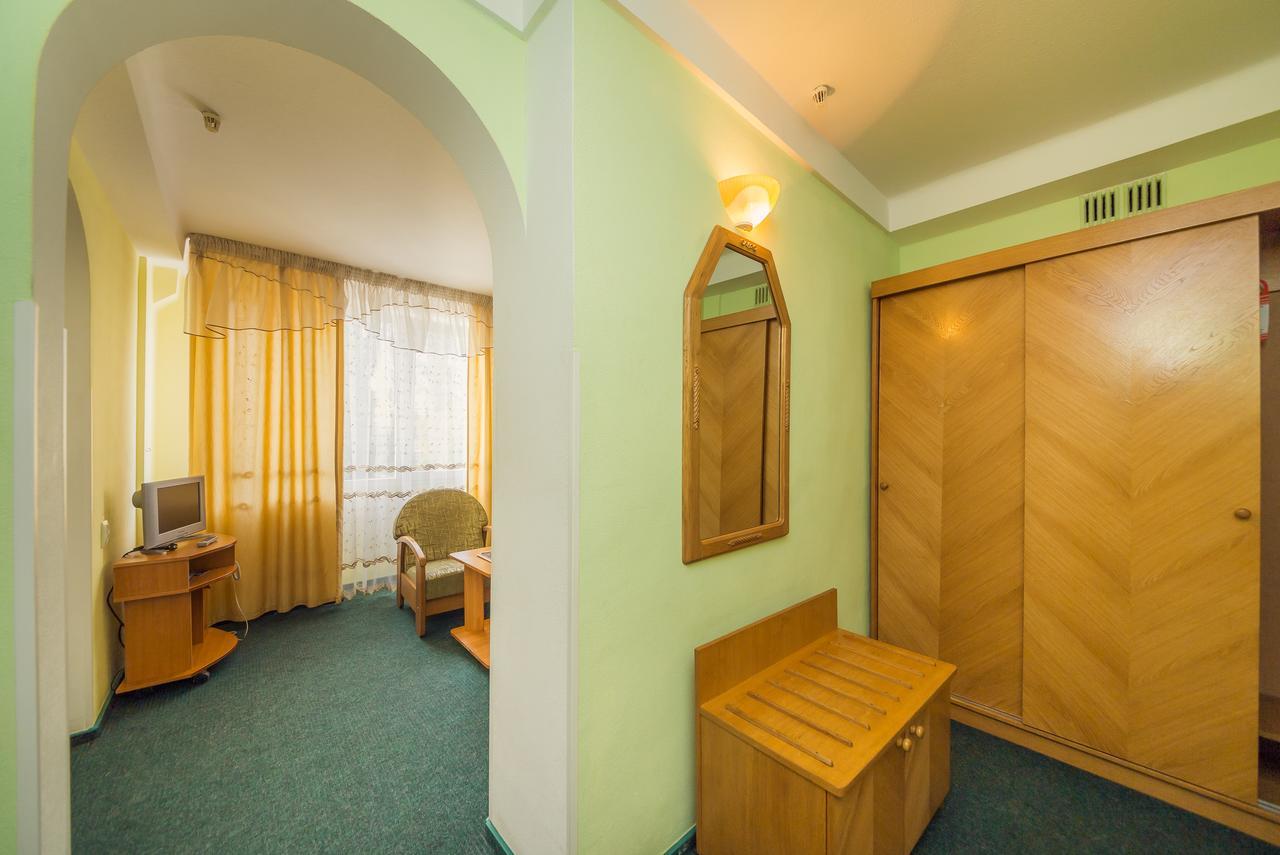 Hotel Druzhba Kiev Exterior foto